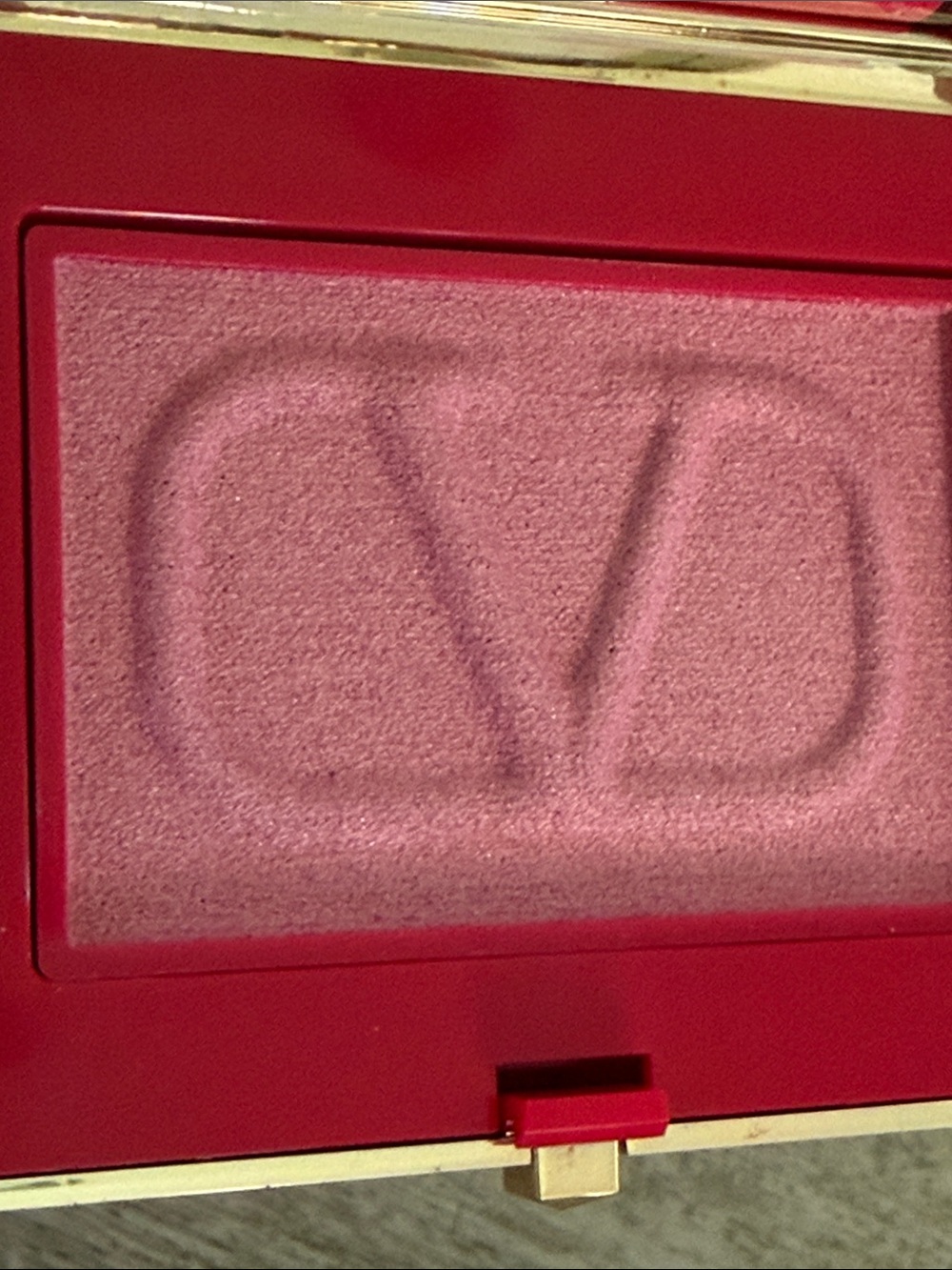 Valentino Red Enamel Compact eye2cheek dual blush and eye shadow 03 - Picture 4 of 4
